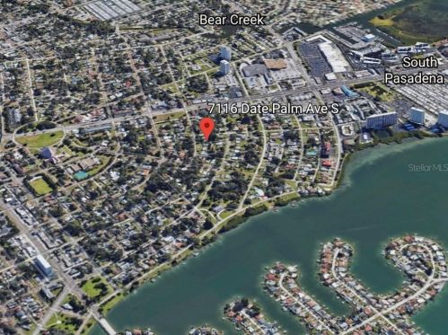 7116 Date Palm Ave, Saint Petersburg FL  33707-2013 exterior