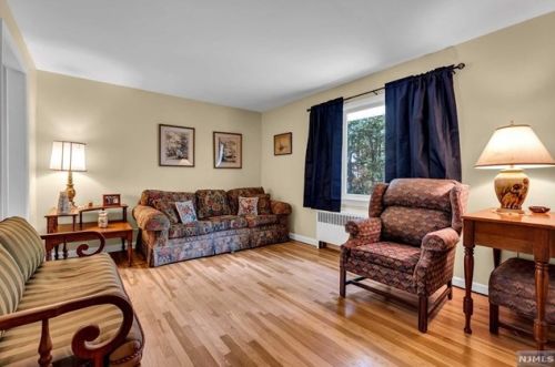 407 Berkshire Rd, Ridgewood NJ 07450-5533 exterior