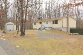 11 White Birch Ln, Hawley, PA 18428-4599
