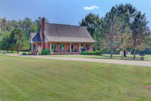 323 Chickasaw Dr, Reidsville, NC 27320-7627