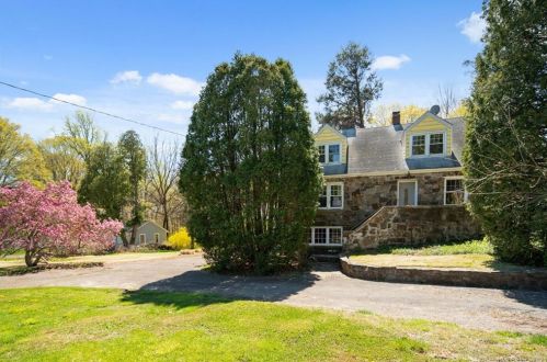 101 Sport Hill Rd, Bridgeport, CT 06612-2204