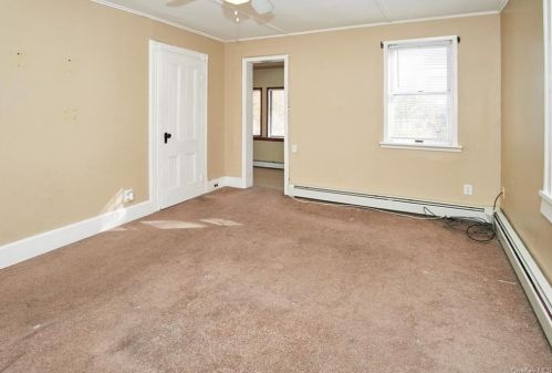 10 Royce Ave, Middletown NY  10940-4709 exterior