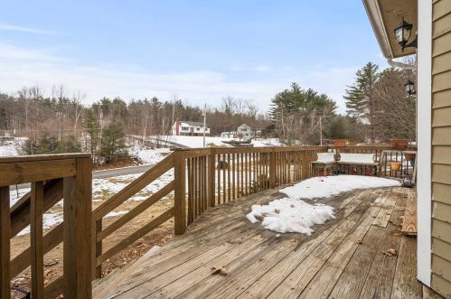 10 Lorri Rd, Derry NH  03038-4112 exterior