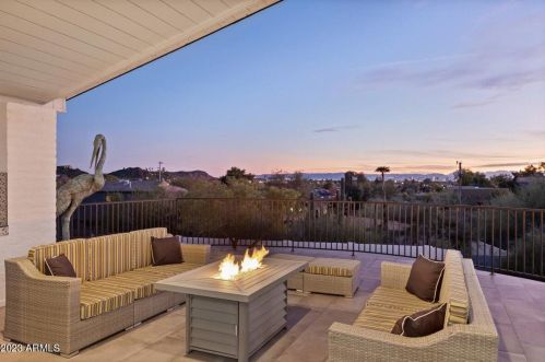 1439 Echo Ln, Phoenix AZ  85020-3831 exterior