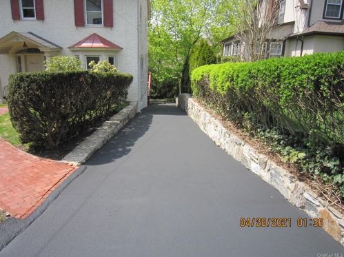 27 Dobbs Ter, Scarsdale, NY 10583-2005
