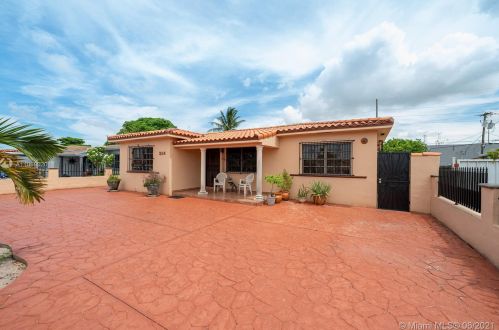 284 30th St, Hialeah, FL 33012-5310