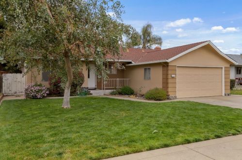 1421 Vista Dr, Lodi, CA 95242-3587