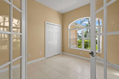 1698 Mockingbird Dr, Fort Pierce FL  34986-2045 exterior