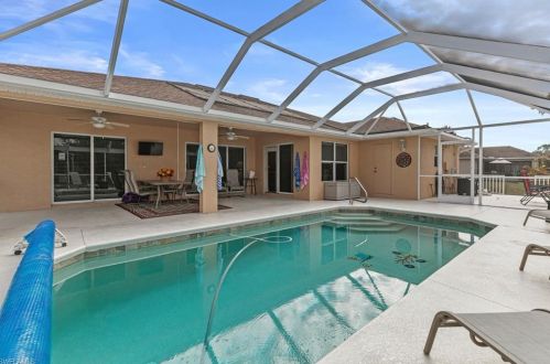 819 Hibiscus Ave, Lehigh Acres FL 33972-8017 exterior