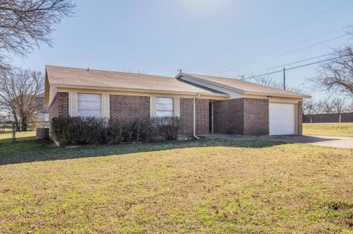 545 Chambers Creek Dr, Fort Worth, TX 76140-4625