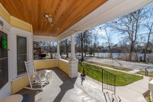 321 Edgewater Dr, Mishawaka IN  46545-6910 exterior