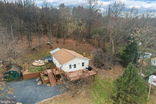 499 Rome Beauty Dr, Linden VA  22642-6441 exterior