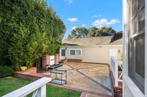 22 Islay St, Santa Barbara CA  93101-2423 exterior