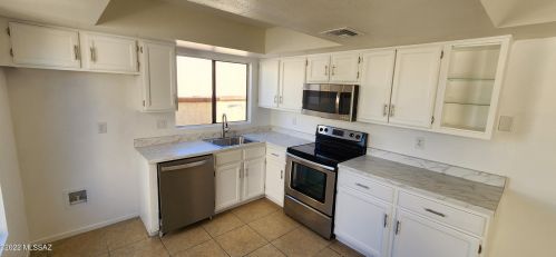 2442 Ironwood Ridge Dr, Tucson, AZ 85745-1370