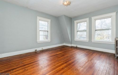 19 Cloverhill Pl, Montclair NJ 07042-4818 exterior