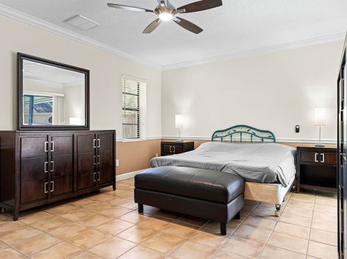 1050 31 Ave, Vero Beach FL 32960-4096 exterior