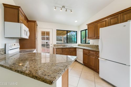 670 Chimney Canyon Dr, Tucson, AZ 85748-6761