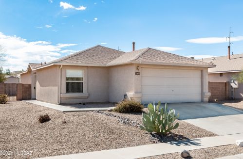 7966 Sundew Dr, Tucson, AZ 85710-8570