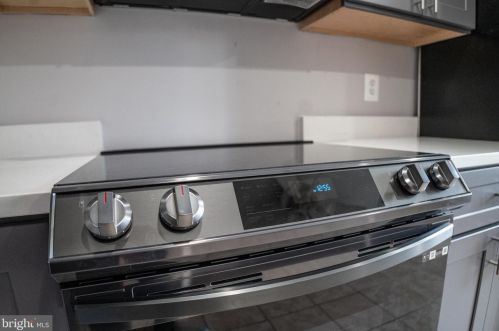 14796 Tamarack Pl, Woodbridge VA  22191-3136 exterior