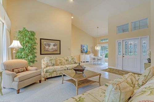 807 Arrowhead Ln, Naples, FL 34108-8502
