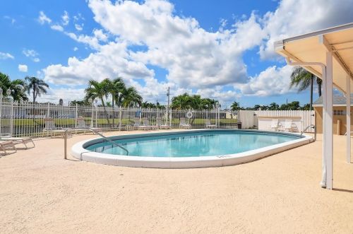 2736 Ponce De Leon Blvd, Delray Beach FL  33445-5880 exterior