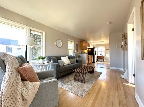3127 Brust Ave, Milwaukee, WI 53207-2821