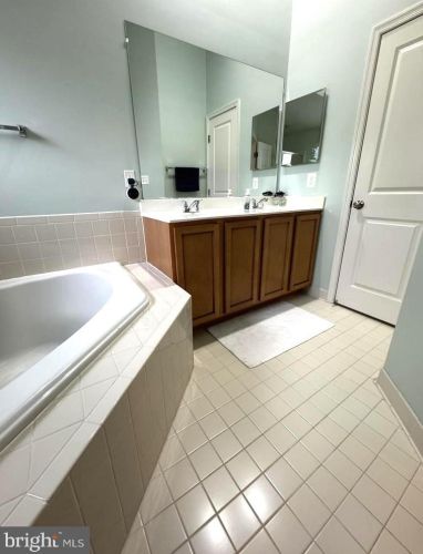 9283 Alvyn Lake Cir, Bristow VA  20136-6149 exterior