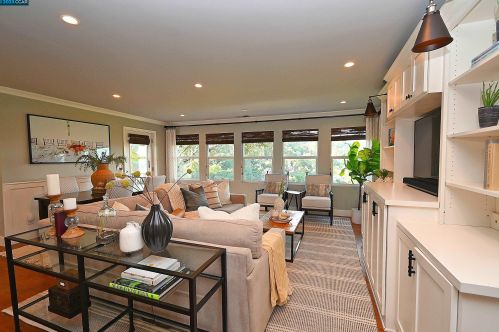 122 El Toyonal, Orinda CA  94563-2133 exterior