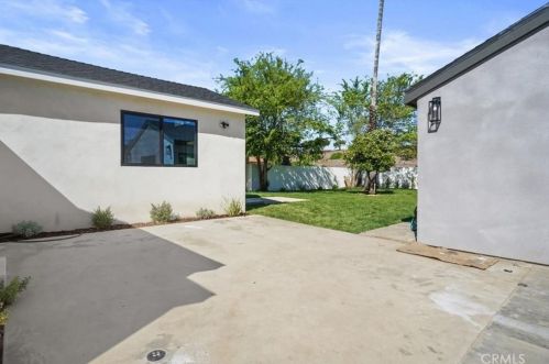 8042 Irvine Ave, North Hollywood CA  91605-1646 exterior