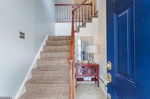 36 Sunrise Dr, Gillette, NJ 07933-1949