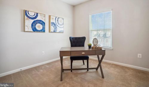 1739 Rockledge Ter, Woodbridge VA  22192-2512 exterior