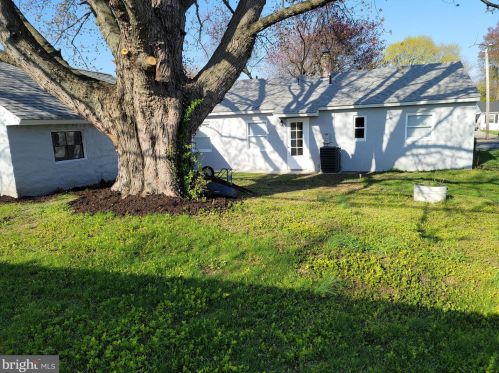 52 Memorial Dr, New Castle DE  19720-1334 exterior