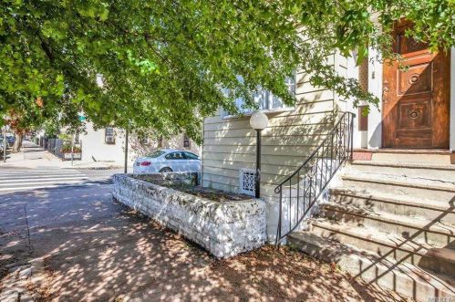 88-01 80th St, Jamaica, NY 11421-1106