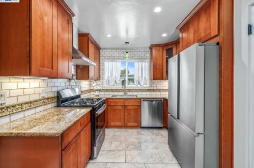 259 San Juan Dr, Hollister, CA 95023-3023