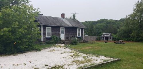 18 Enfield Ave, North Kingstown, RI 02852-4902