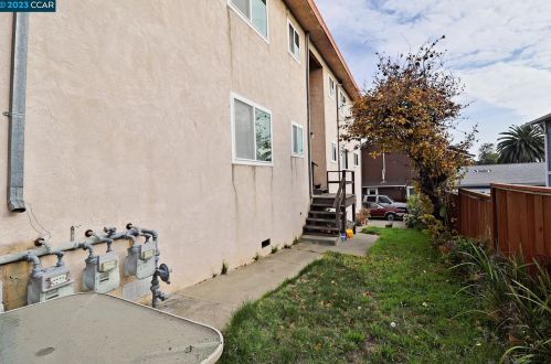 3201 Arkansas St, Oakland CA 94602-3707 exterior