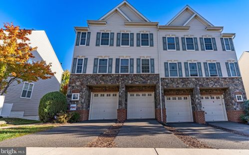 2998 Chinkapin Oak Ln, Woodbridge VA  22191-7514 exterior