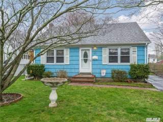 35 Thorburn St, Canaan Lake, NY 11772-3928