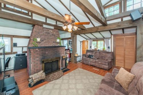 56 Shore Rd, Parsippany NJ  07834-1143 exterior