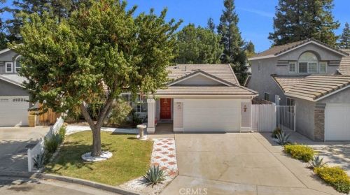 9568 Barton Ave, Fresno, CA 93720-4001