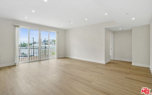 11042 La Maida St, North Hollywood, CA 91601-6316