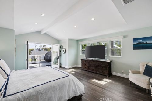 1336 1st St, Manhattan Beach CA  90266-6902 exterior