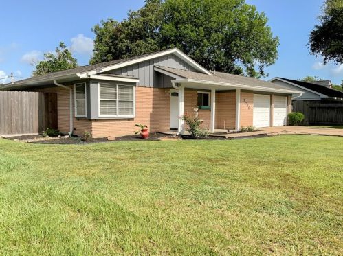 1008 Vine Dr, Angleton, TX 77515-5332