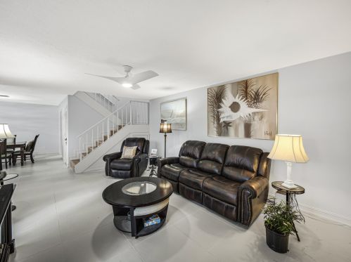 1422 Oxford Ln, Boynton Beach, FL 33426-8012