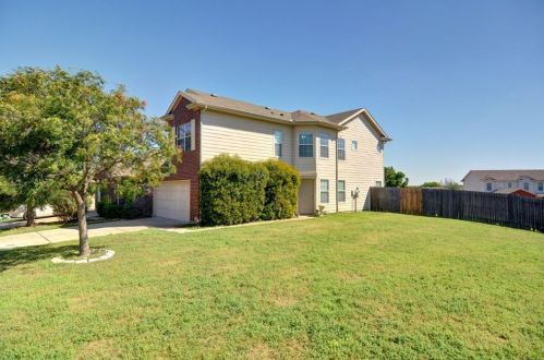 7500 Lazy Spur Blvd, Fort Worth, TX 76131-5231