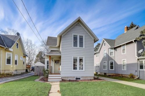 718 Oakland Ave, Waukesha, WI 53186-5105