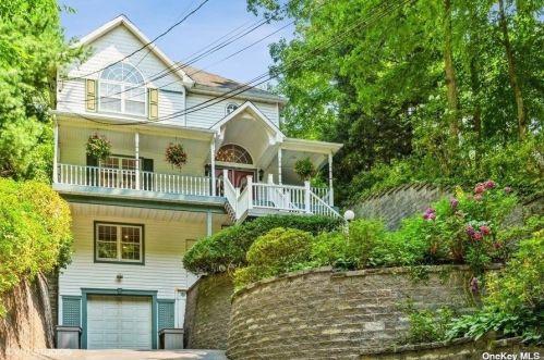 112 Norwood Ave, Northport, NY 11768-1957