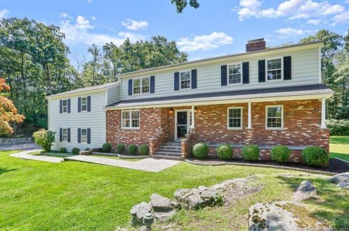66 Carriage Dr, Stamford, CT 06902-1503