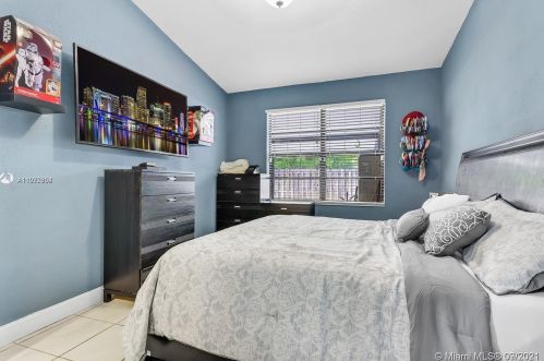 19150 67th Pl, Hialeah FL  33015-2468 exterior