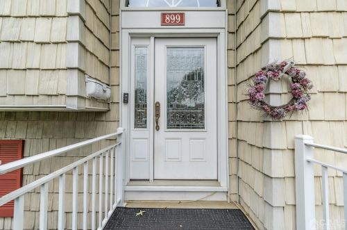 899 Harrell Ave, Woodbridge, NJ 07095-3239